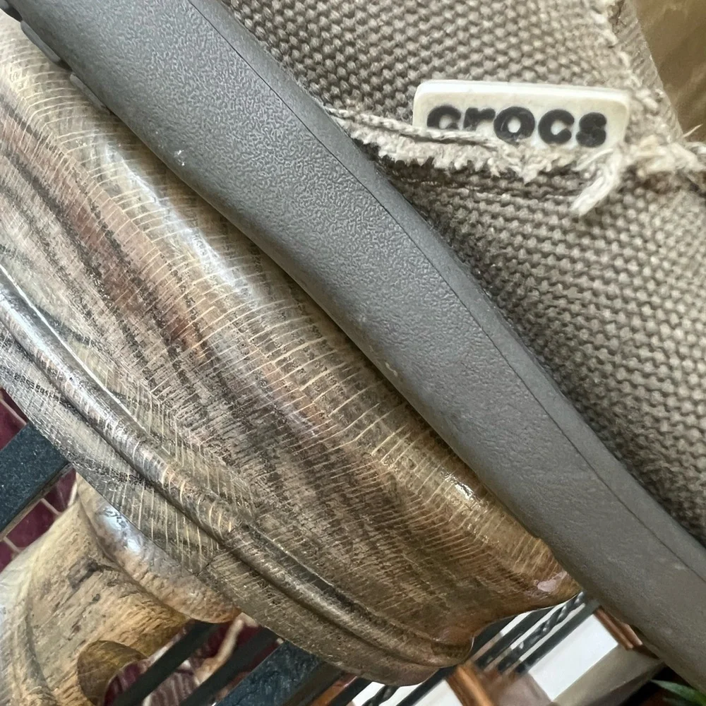 Crocs men’s size 8 fabric olive green, good condition